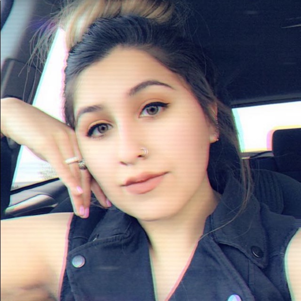 Meet your Posher, Yesenia